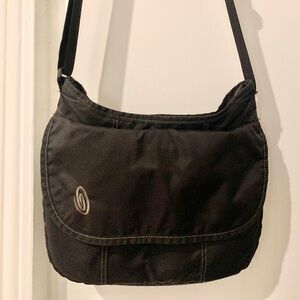 Timbuk2 Expandable Crossbody Bag. Black with gray interior, Adjustable Strap.